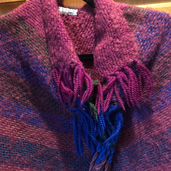 EUC Women’s Vintage Handmade Wool Shawl - Picture 3 of 5